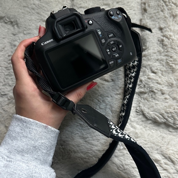 Cannon EOS t5 camera + 76-300mm lens and case - Picture 3 of 5